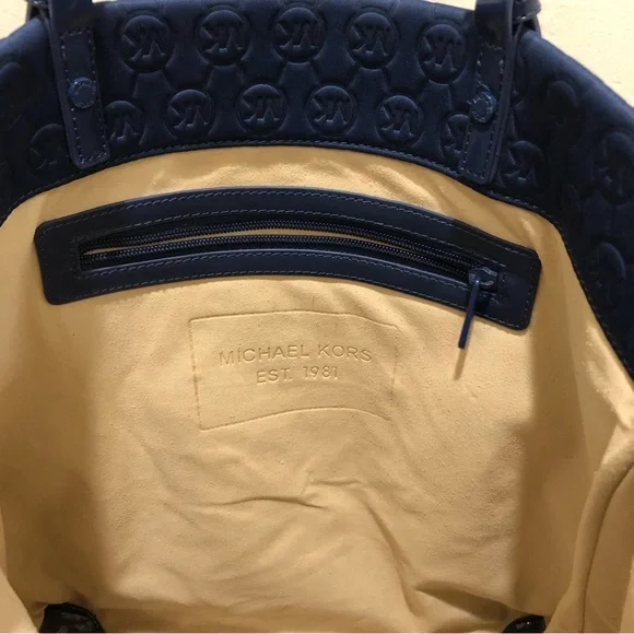 Michael Kors Neoprene & Patent Leather Tote Gently Used. Excellent Condition! - Picture 6 of 9